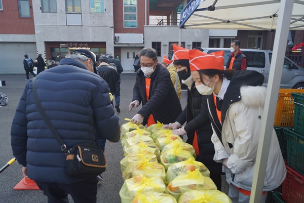 천사들의 이웃사랑은 코로나19를 극복하는 따뜻한 힘이 될 것이다. 이런 천사들이 더 많아지길 기대한다.