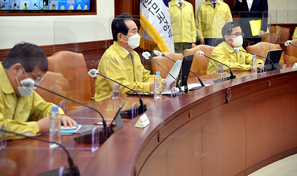 정세균 국무총리가 22일 정부서울청사에서 열린 코로나19 중대본 회의를 주재하고 있다.