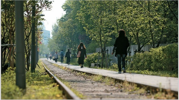 경춘선 철길 옆 산책로(사진=서울시 제공)