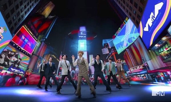 ‘2020 MTV 비디오 뮤직 어워즈’에서 무대를 펼친 방탄소년단(BTS).