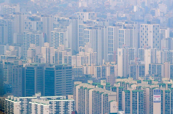 정부가 미니 재건축을 통해 2023년까지 총 1만가구를 공급하기로 했다. 사진은 서울 아파트 단지 모습.