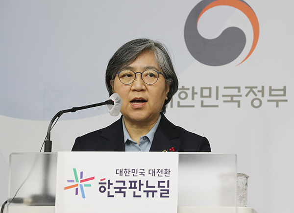 정은경 질병관리청장이 25일 오후 세종시 정부세종청사에서 열린 2021년 보건복지부-식품의약품안전처-질병관리청 업무계획 발표에 참석해 질병관리청 계획을 발표하고 있다. (사진=저작권자(c) 연합뉴스, 무단 전재-재배포 금지)