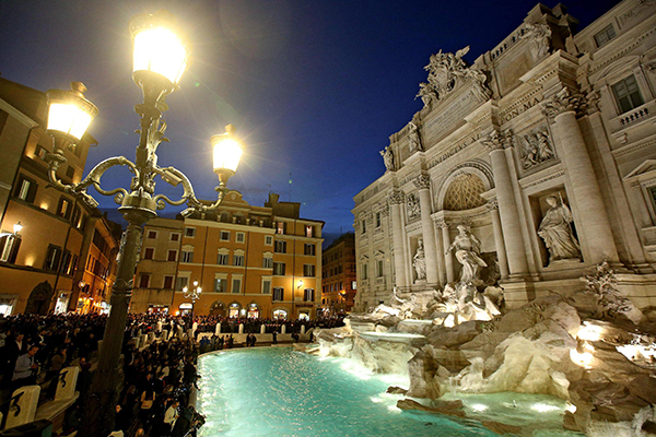 고대 로마의 숨결 간직한 이탈리아에서 로마 분수중 가장 아름답다는 바로크 양식의 트레비 분수.