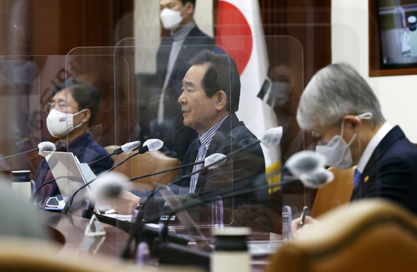 정세균 국무총리가 7일 정부서울청사에서 열린 코로나19 백신·치료제 상황점검회의에서 발언하고 있다.