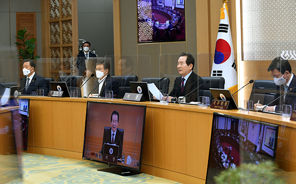 정세균 국무총리가 9일 정부세종청사에서 열린 국무회의에서 발언하고 있다.