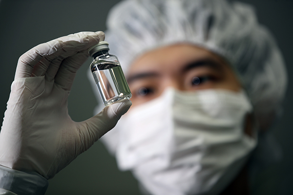 지난 2월 9일 코로나19 항체치료제 ‘렉키로나주’를 생산하는 인천 셀트리온의 제2공장에서 공개된 완제 공정 모습.