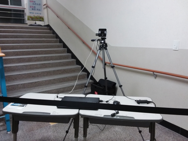 학교 곳곳에 체온을 측정하기 위한 열감지 카메라가 설치되어 있다.
