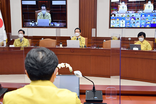 정세균 국무총리가 26일 정부서울청사에서 열린 코로나19 중대본 회의에서 발언하고 있다.