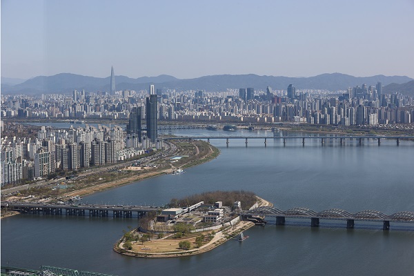 5일 오후 서울 영등포구 63스퀘어에서 바라본 서울 하늘이 맑다.(사진=저작권자(c) 연합뉴스, 무단 전재-재배포 금지)