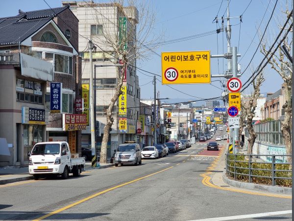 보호구역중 절대 다수를 차지했던 어린이 보호구역. 30km이내로 제한되어있다.