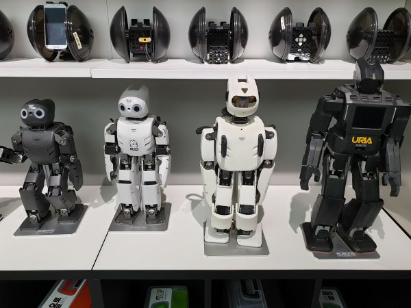 로보티즈가 개발한 다양한 로봇