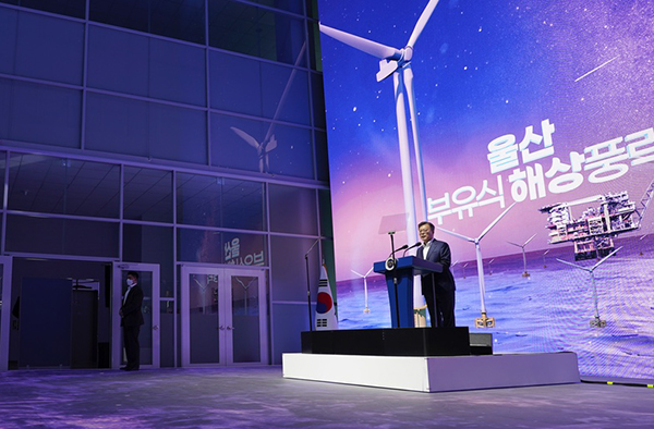 문재인 대통령이 6일 오후 울산광역시 남구 3D프린팅 지식산업센터에서 열린 ‘울산 부유식 해상풍력 전략 보고’에 참석, 발언하고 있다.
