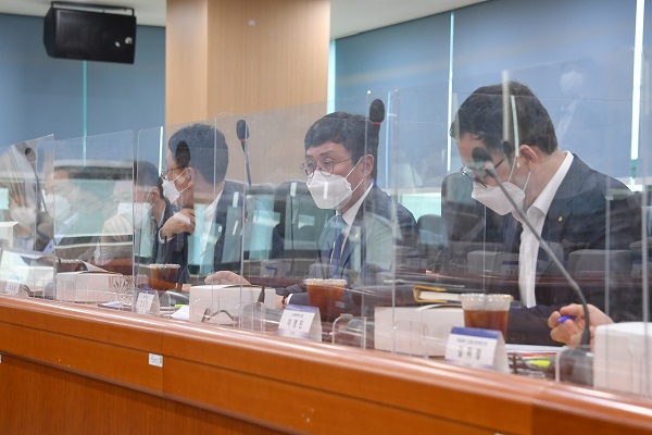 안도걸 기획재정부 차관이 21일 서울 서초구 소재 한국벤처투자에서 열린 ‘모태펀드 간담회’를 주재, 모두 발언을 하고 있다. (사진=기획재정부)