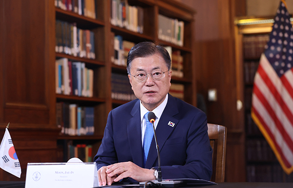 미국을 방문중인 문재인 대통령이 21일 오전(현지시간) 워싱턴 미 상무부에서 열린 한·미 비즈니스 라운드 테이블 행사에서 발언하고 있다. (사진=저작권자(c) 연합뉴스, 무단 전재-재배포 금지)