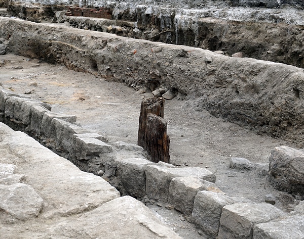 일제강점기 전신주.