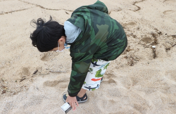 반려해변 운동에 참여해 보고자 가족들과 지난 주말 자주 가는 바닷가에 방문해 쓰레기를 수거하고 돌아왔다.
