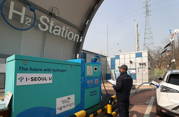 서울시 상암동 수소충전소에서 수소전기차들이 충전을 하고 있다.