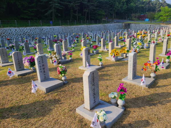 공군 소령 박명렬과 공군 대위 박인철의 묘가 있는 장병 29묘역