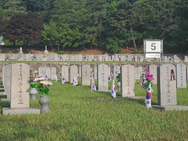 국립서울현충원 장병 묘역