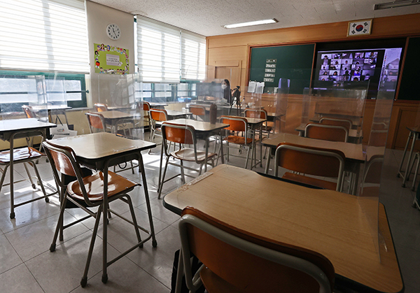 지난해 12월 15일 오전 서울 노원구 화랑초등학교에서 원격 수업이 이뤄지고 있다. (사진=저작권자(c) 연합뉴스, 무단 전재-재배포 금지)