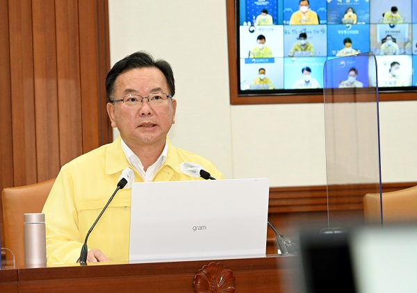 김부겸 국무총리가 14일 서울 세종로 정부서울청사에서 열린 코로나19 중대본 회의에서 발언하고 있다.(사진=국무조정실)
