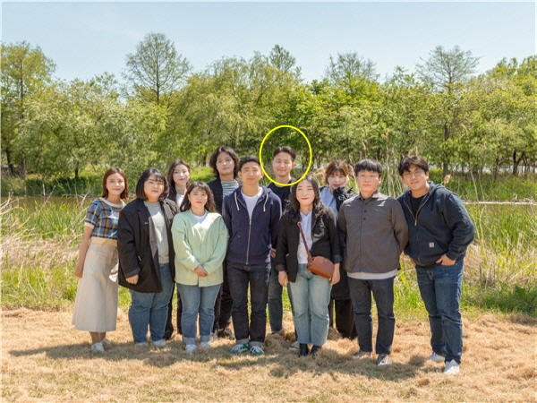 더웨이브컴퍼니 회원이 한자리에 모였다.(노란색원이 최지백 대표)