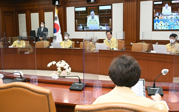 김부겸 국무총리가 27일 정부서울청사에서 열린 코로나19 중대본 회의에서 발언하고 있다.(사진=국무조정실)