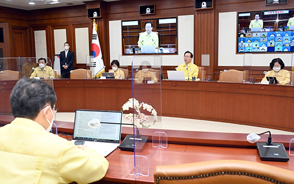 김부겸 국무총리가 1일 서울 세종로 정부서울청사에서 열린 코로나19 중대본 회의에서 발언하고 있다.(사진=국무조정실)