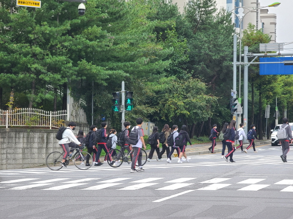 12~15세, 16~17세에 대한 백신 접종을 2주 간격으로 시행한다.