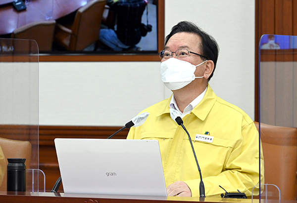 김부겸 국무총리가 5일 오전 정부서울청사에서 열린 코로나19 대응 중앙재난안전대책본부 회의에서 발언하고 있다. (사진=국무조정실)