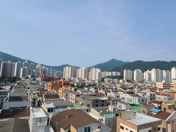 임차인의 보증금을 우선으로 보호해주는 최소한의 장치가 임대 보증보험 가입제도다.