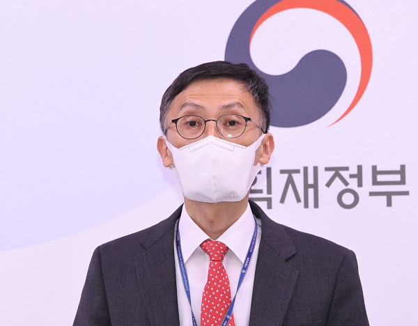박금철 기획재정부 재산소비세정책관이 22일 정부세종청사에서 ‘2021년 주택분 종부세 고지’ 관련 배경브리핑을 하고 있다. (사진=기획재정부)