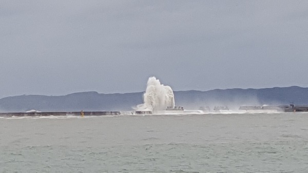 2019년 제17호 태풍 ‘타파’에 의한 포항영일만항 북방파제 피해. (사진=해양수산부)