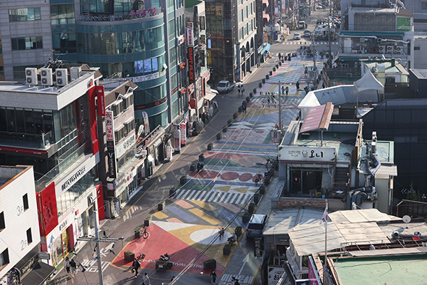 한산한 홍대 거리 모습.(사진=저작권자(c) 연합뉴스, 무단 전재-재배포 금지)