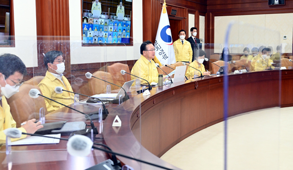 김부겸 국무총리가 24일 정부서울청사에서 열린 코로나19 중대본 회의에서 발언하고 있다.(사진=국무조정실)