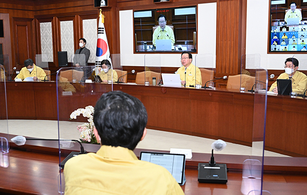 김부겸 국무총리가 29일 정부서울청사에서 열린 코로나19 중대본 회의를 주재하고 있다.(사진=국무조정실)