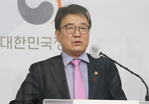 류근혁 복지건복지부 2차관이 30일 2022년 업무계획을 발표하고 있다. (사진=저작권자(c) 연합뉴스, 무단 전재-재배포 금지)