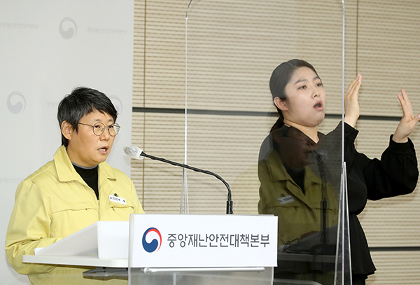 박향 중앙사고수습본부 방역총괄반장이 정례브리핑을 진행하고 있다. (사진=보건복지부)
