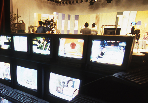 TV홈쇼핑 촬영현장. (사진=저작권자(c) 연합뉴스, 무단 전재-재배포 금지)