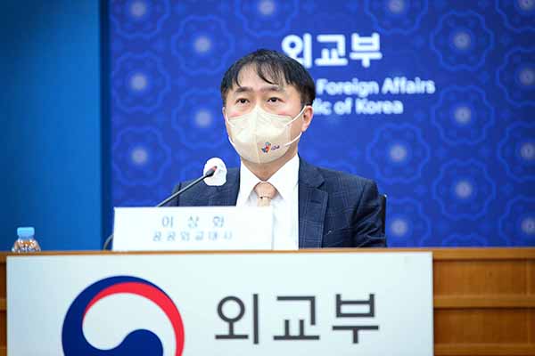 이상화 외교부 공공외교대사가 4일 정부서울청사에서 열린 일본의 사도광산 유네스코 세계유산 등재 추진 대응 관련 민관 합동 TF 첫 회의를 주재하고 있다. (사진=외교부)