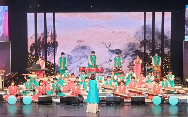 국악 오케스트라에 참여하고 있는 수륜중학교 학생들. (사진=수륜중학교)