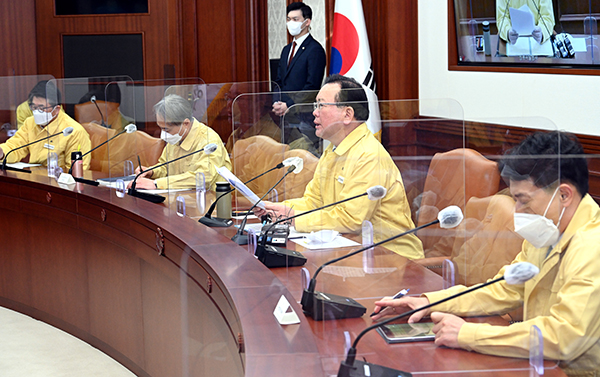 김부겸 국무총리가 2일 서울 세종로 정부서울청사에서 열린 코로나19 중대본 회의에서 발언하고 있다.(사진=국무조정실)