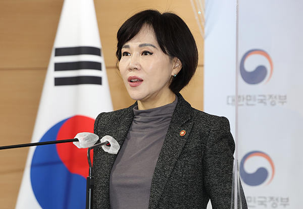 전현희 국민권익위원장이 17일 오전 정부서울청사에서 부패신고 피신고자 사실확인제 세부 방안 관련 브리핑을 하고 있다. (사진=저작권자(c) 연합뉴스, 무단 전재-재배포 금지)