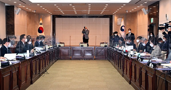 제18차 학교폭력대책위원회가 24일 오전 10시 정부서울청사에서 개최됐다. (사진=교육부)