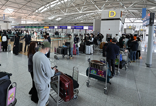 7일 영종도 인천국제공항 제1여객터미널에서 출국 수속 중인 해외 여행객들. (사진=저작권자(c) 연합뉴스, 무단 전재-재배포 금지)