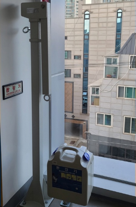 완강기가 설치된 건물이라면 비상 시 활용할 수 있도록 완강시 사용방법을 숙지해야 한다.