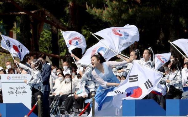 청년연합무용단 공연 모습.