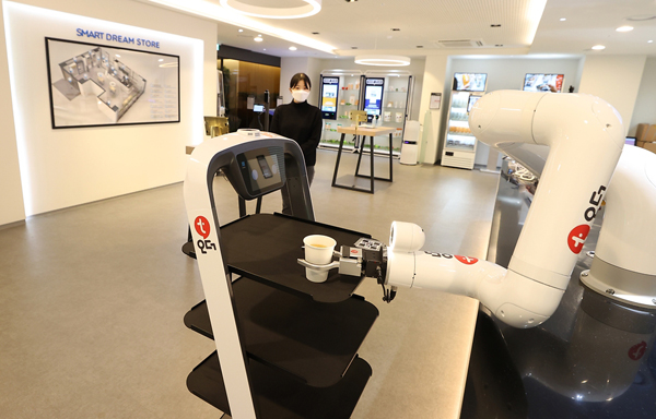 서울 마포구 드림스퀘어에 위치한 ‘스마트상점 모델샵’에서는 다양한 스마트기술을 활용한 스마트상점을 체험할 수 있다.(사진=문화체육관광부 국민소통실)