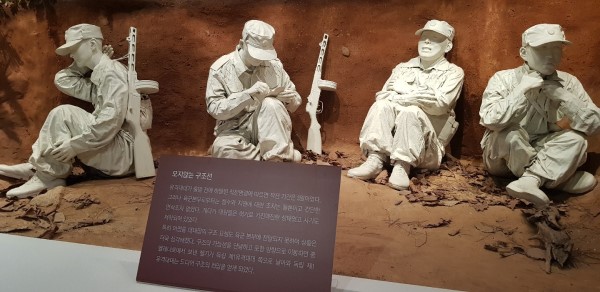 준비한 3일치 식량이 떨어지고 구조선을 기다리는 학도병의 모습 재현