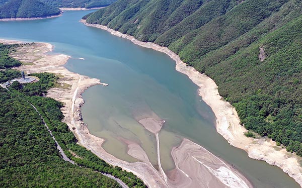 지난달 31일 경북 청도군 운문댐의 수위가 낮아져 있다.(사진=저작권자(c) 연합뉴스, 무단 전재-재배포 금지)